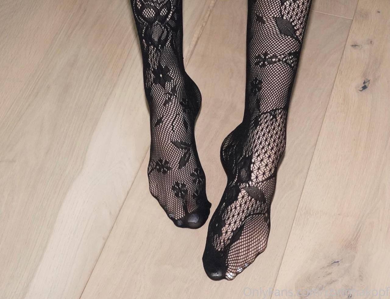 2021-06-14_CK-Feet-2_2154390-rUPvNBZq-qSTEdk4Z