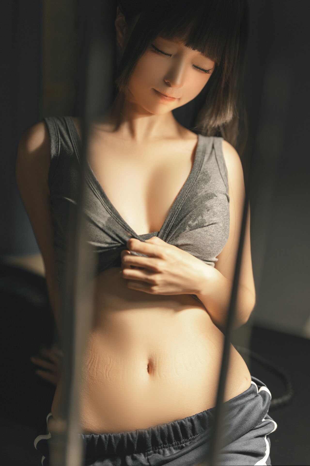 025