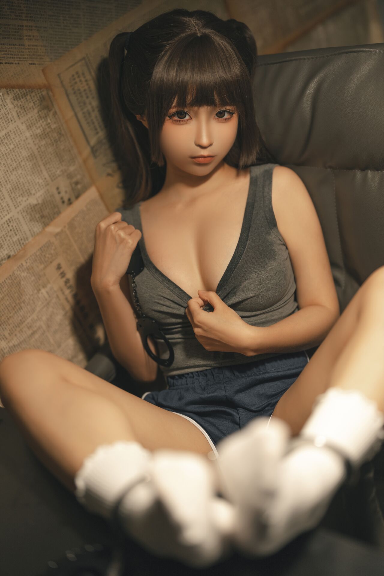 084