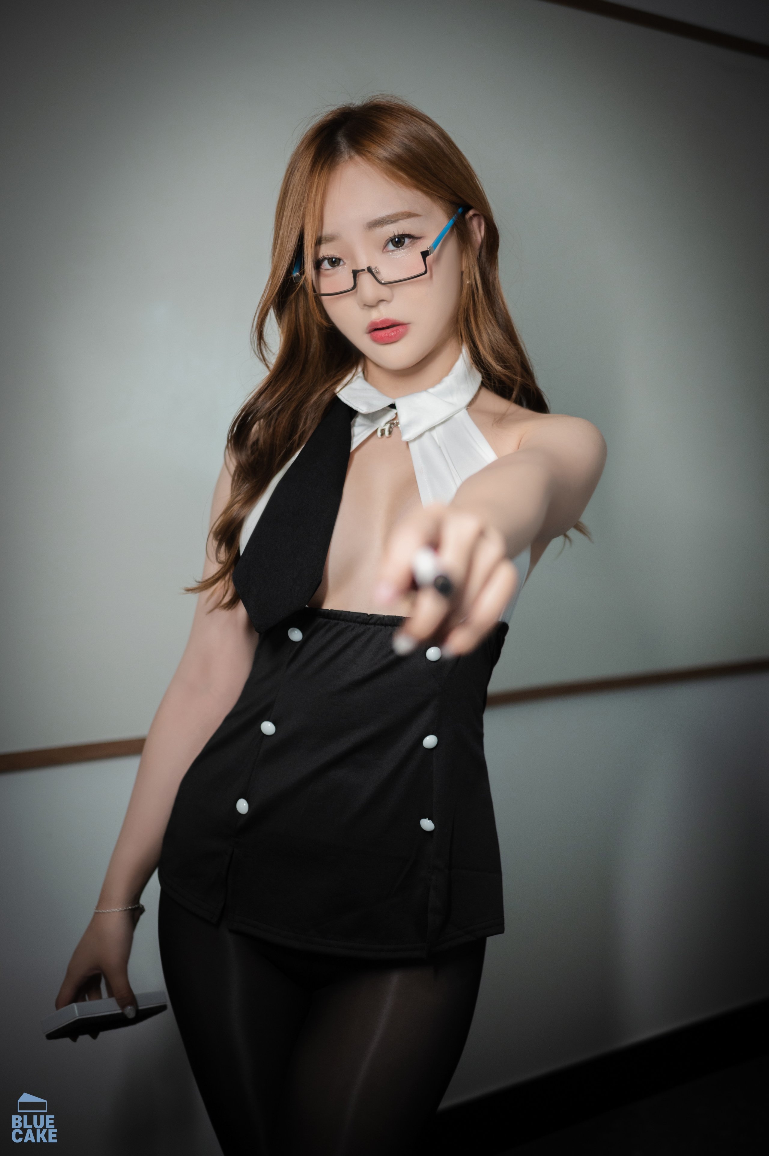 BLUECAKE-NewBom-Black-and-Red-MrCong.com-035