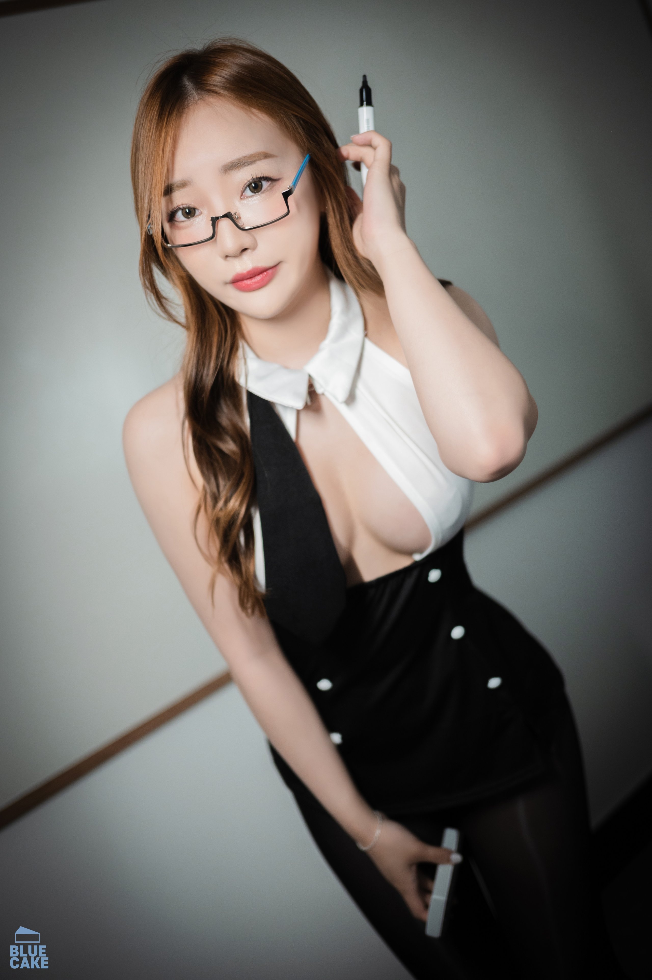 BLUECAKE-NewBom-Black-and-Red-MrCong.com-037