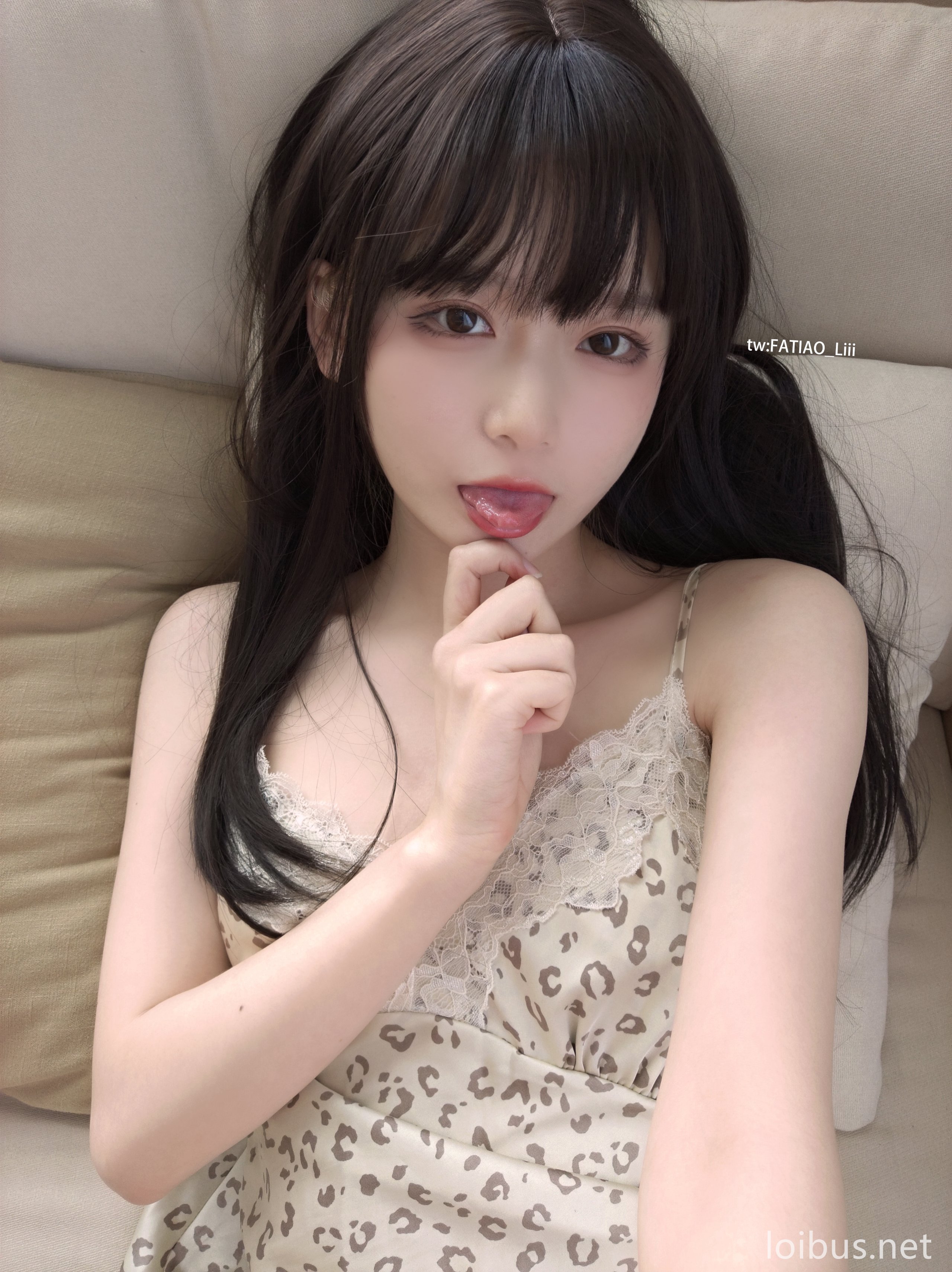 (33)