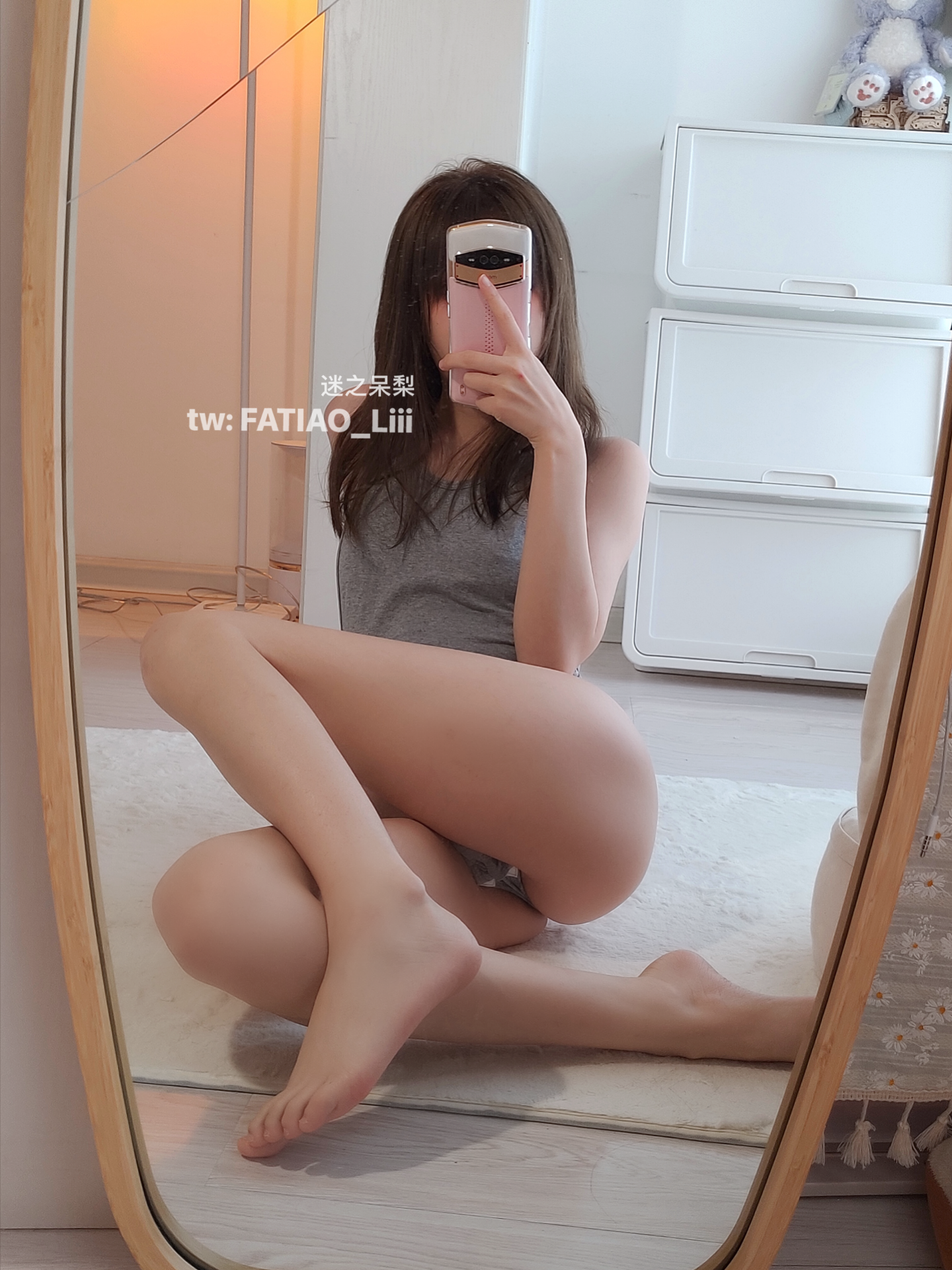 (7)