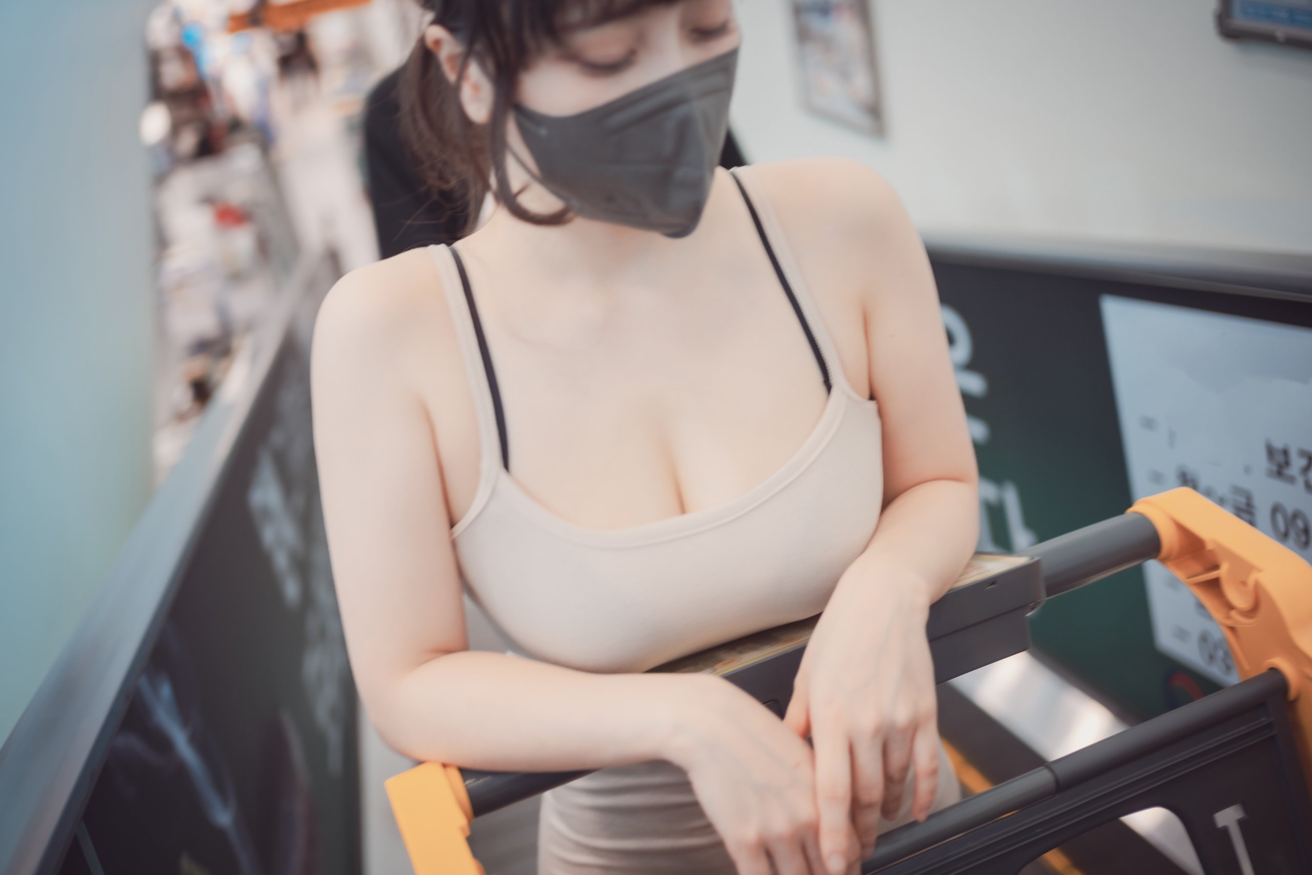 DJAWA-Photo-ZziZzi-New-Town-Bride-Outside-MrCong.com-047