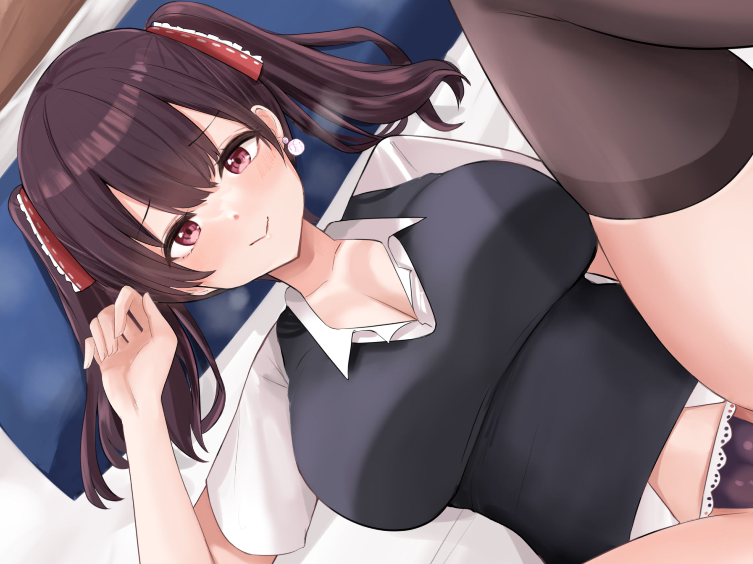 423