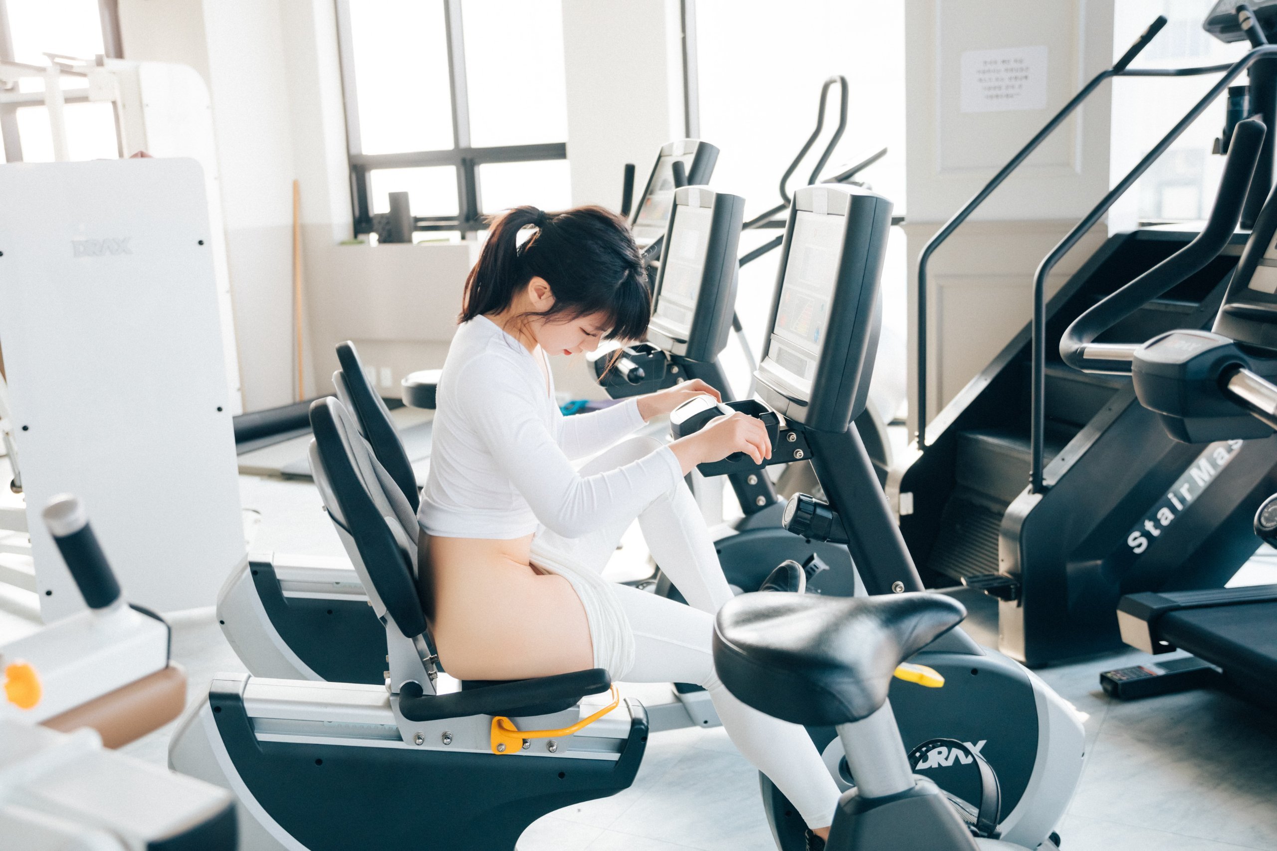 Loozy-Kissme-Strip-Fitness-MrCong.com-015