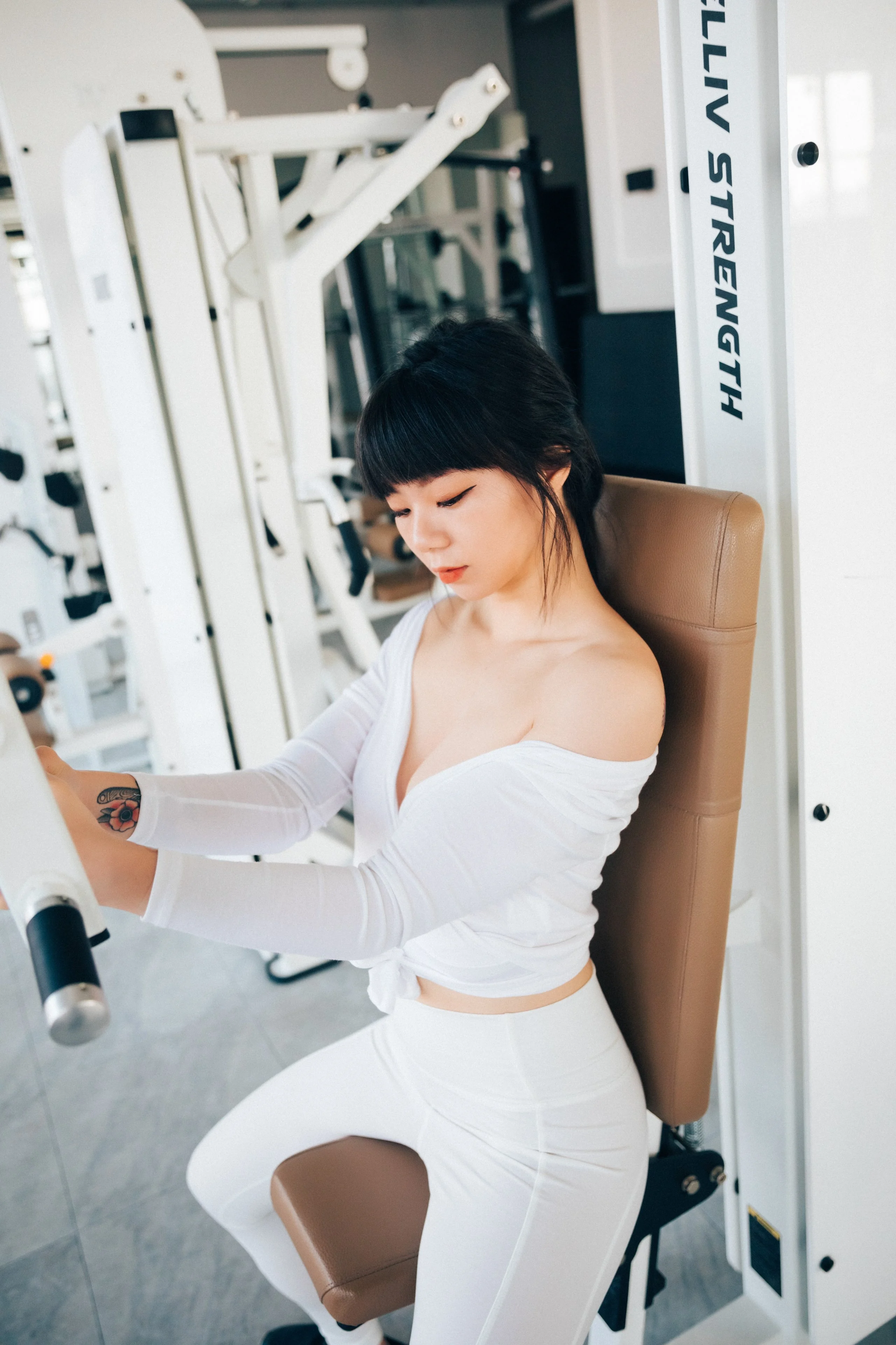 Loozy-Kissme-Strip-Fitness-MrCong.com-023