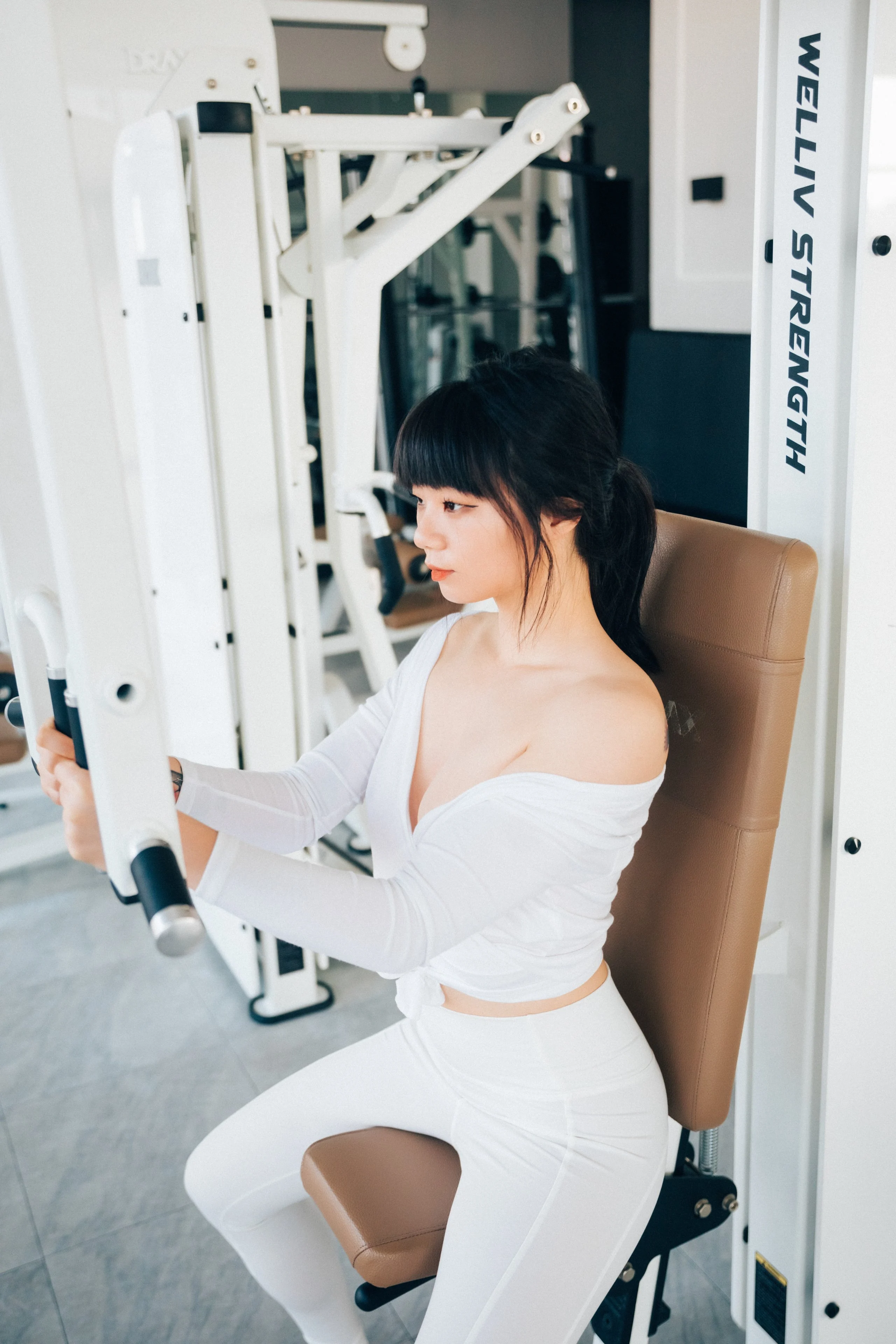 Loozy-Kissme-Strip-Fitness-MrCong.com-024