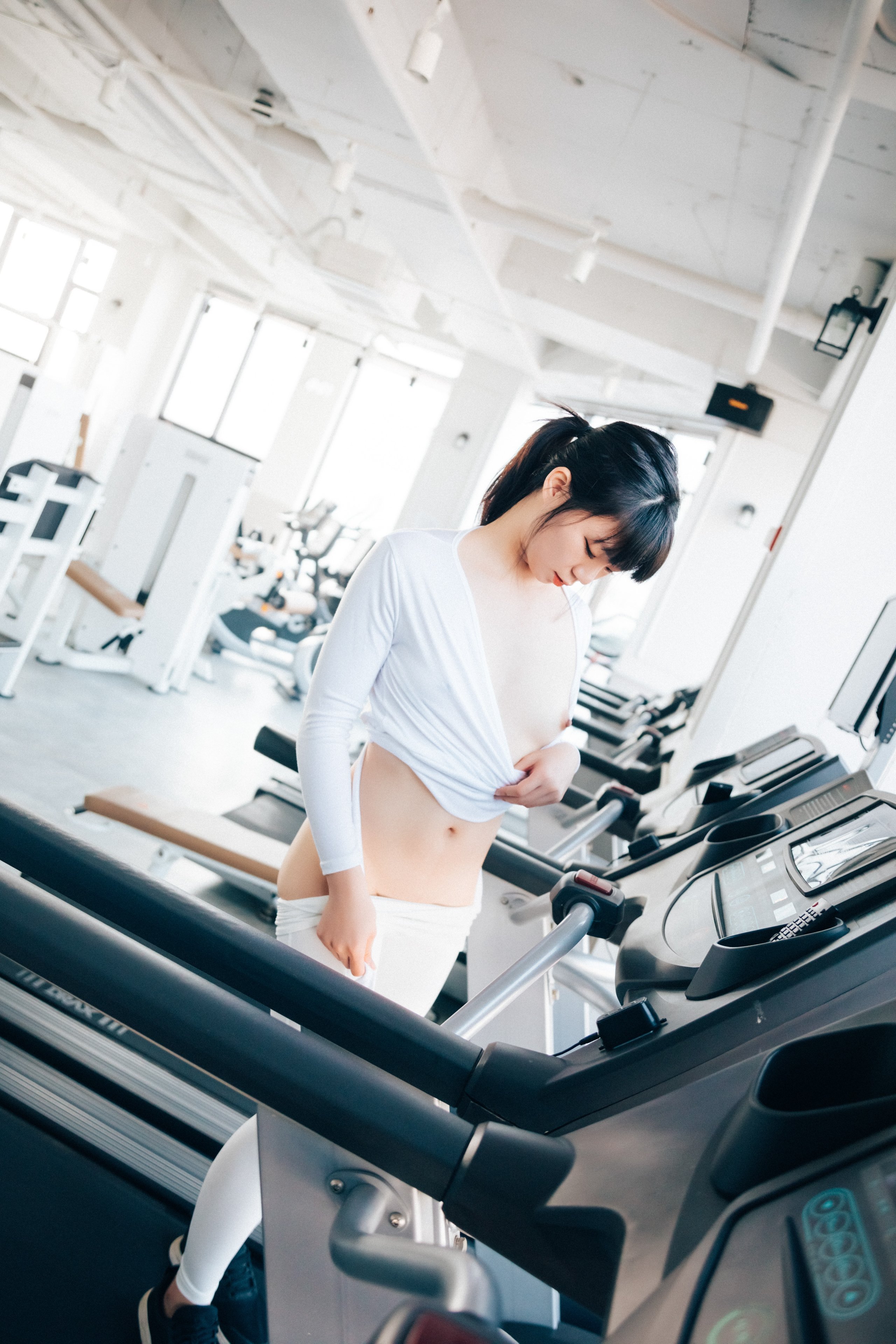 Loozy-Kissme-Strip-Fitness-Uncensored-MrCong.com-001
