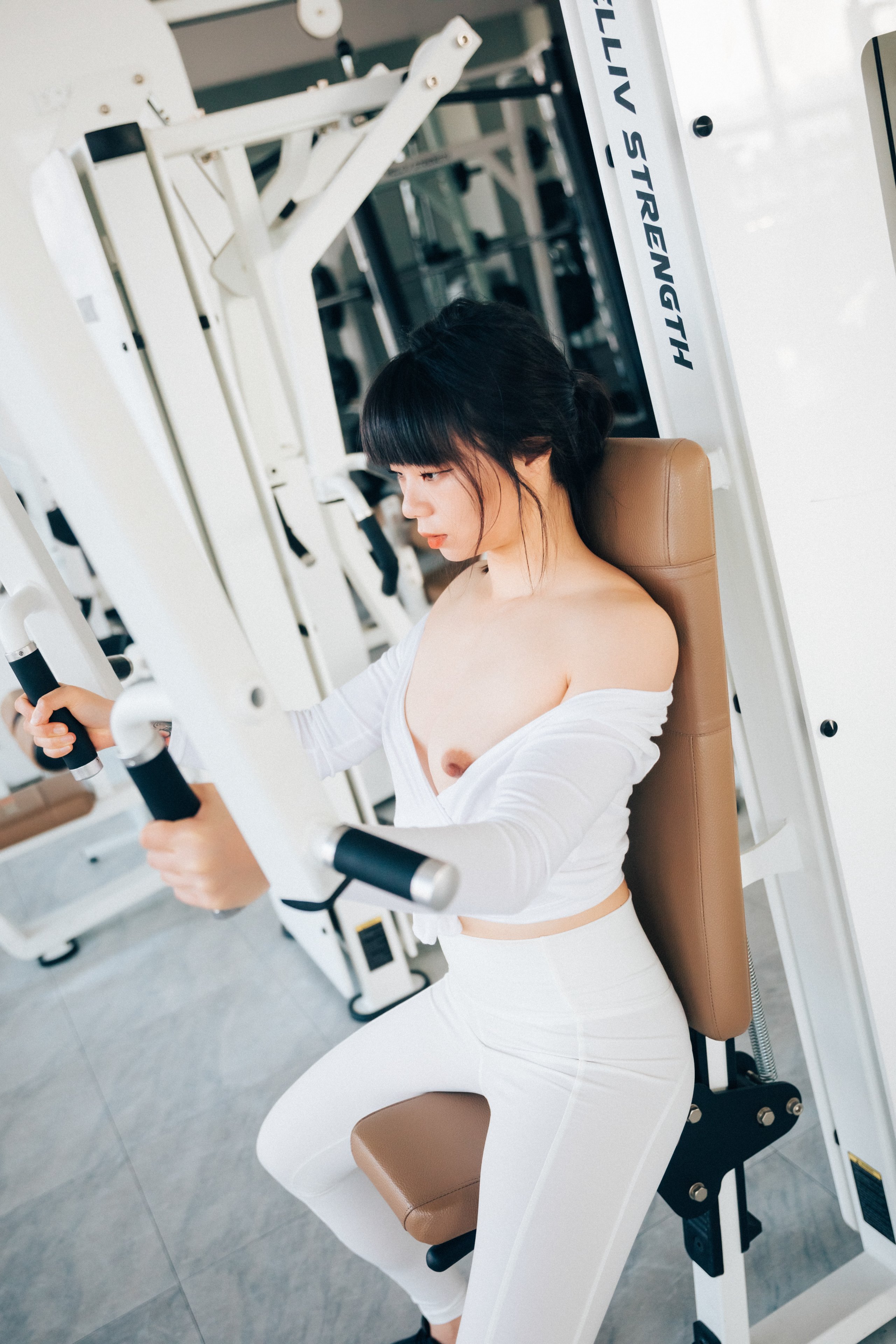 Loozy-Kissme-Strip-Fitness-Uncensored-MrCong.com-007