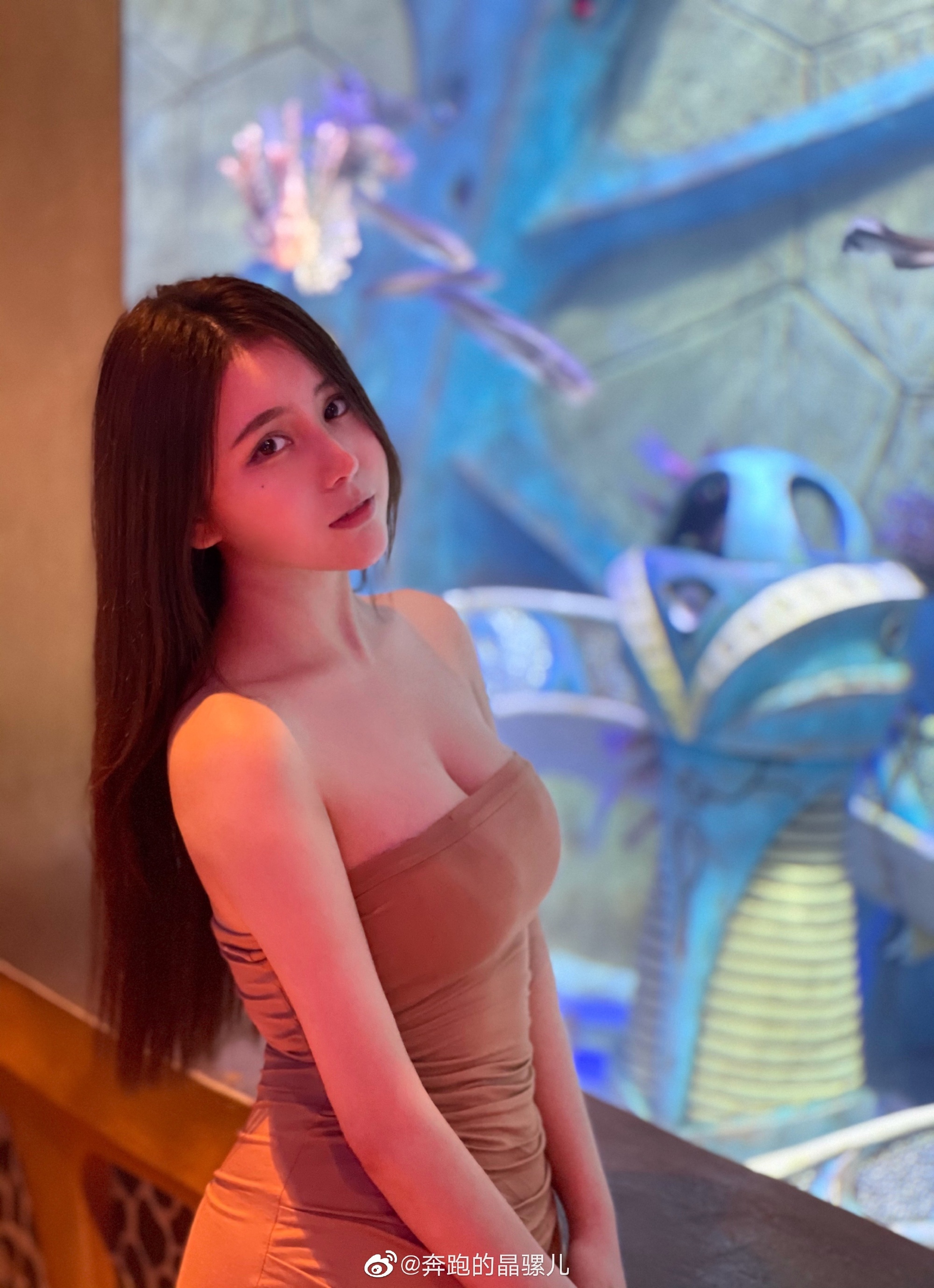0082w4Segy1gvoilc2dt7j6299340x6p02