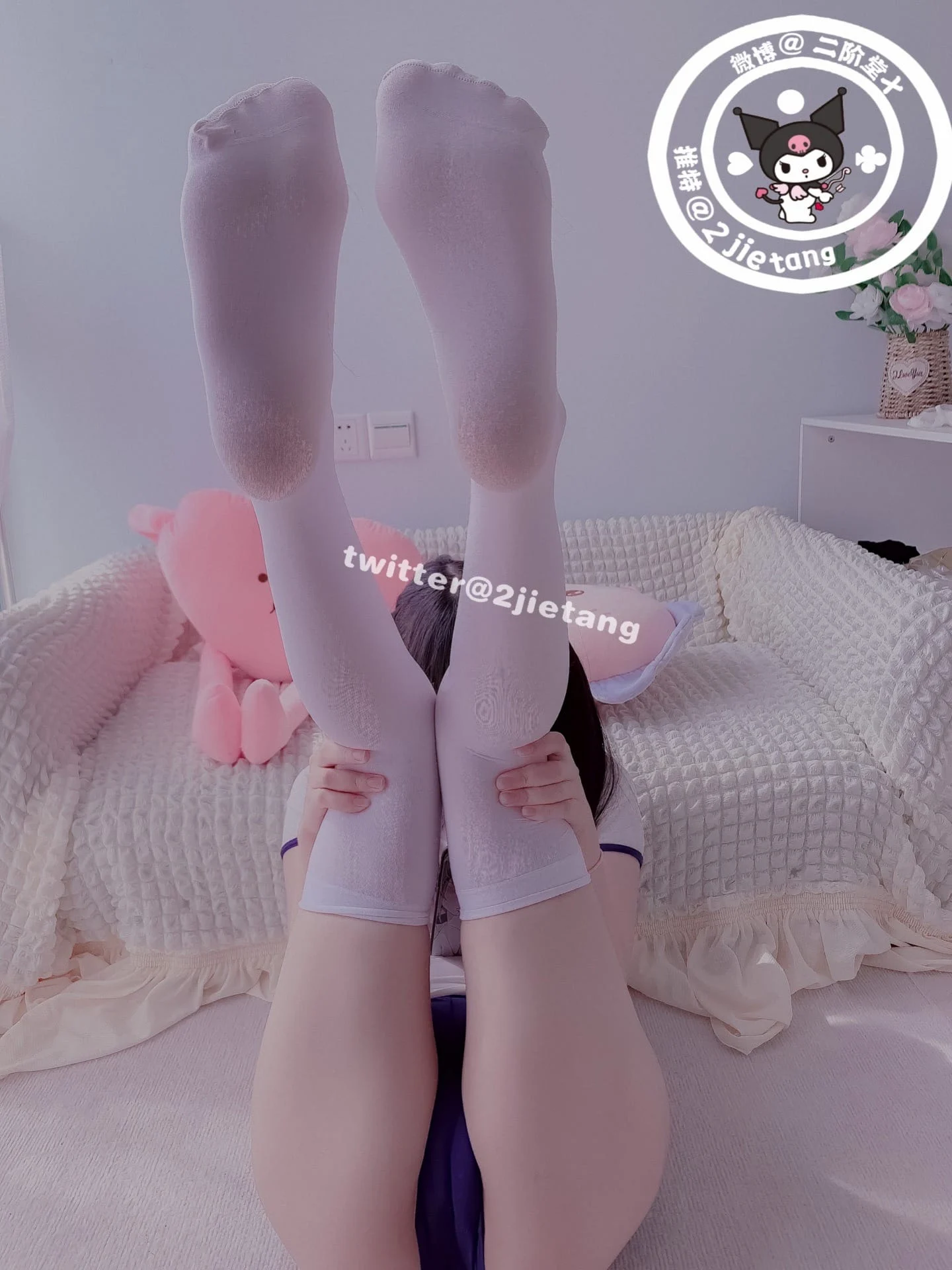 084