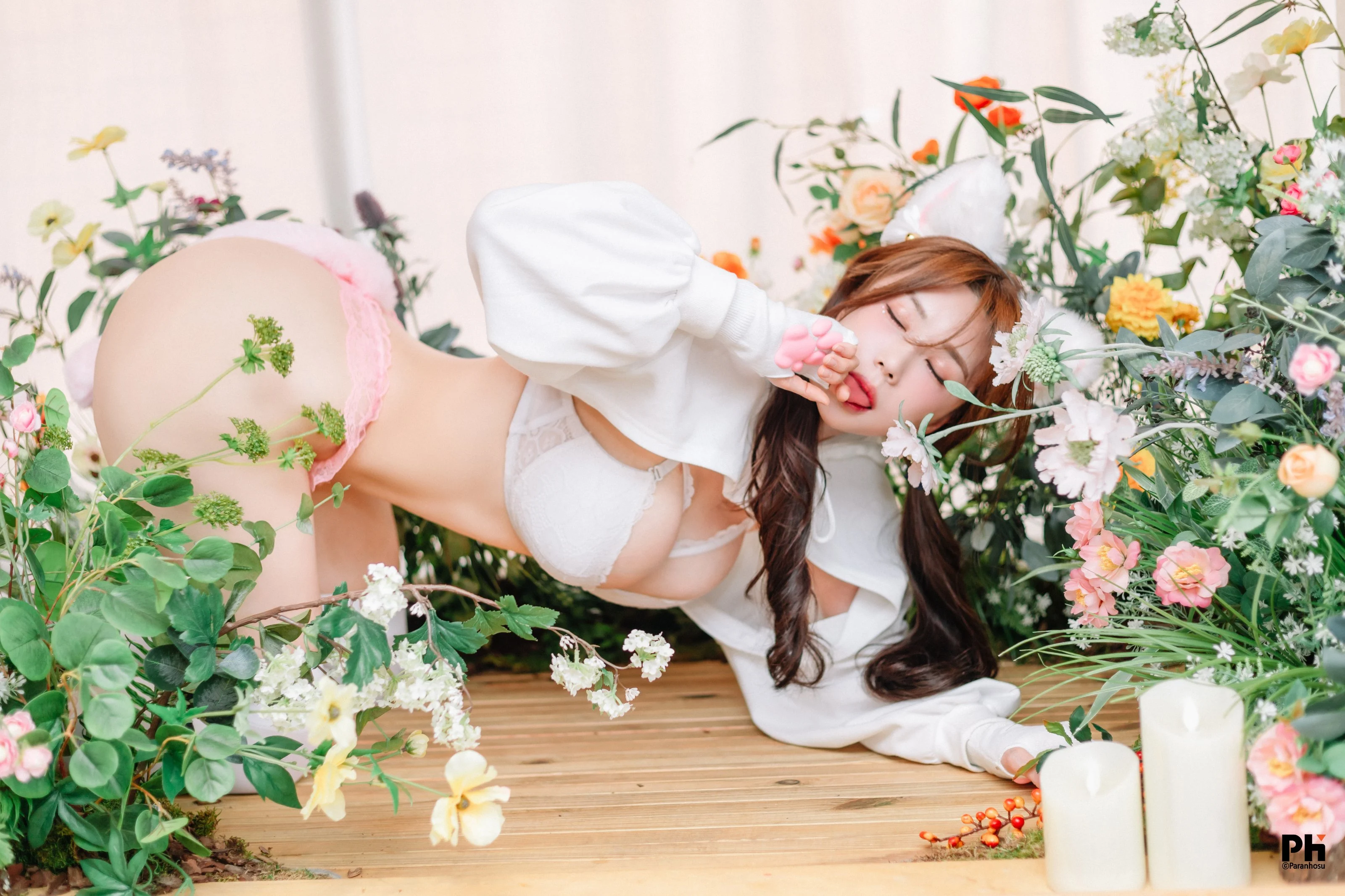 Paranhosu-Sia_S22-2022-Photo-Book-Vol-4-Meow-Meow-Punch-0004-5780883183