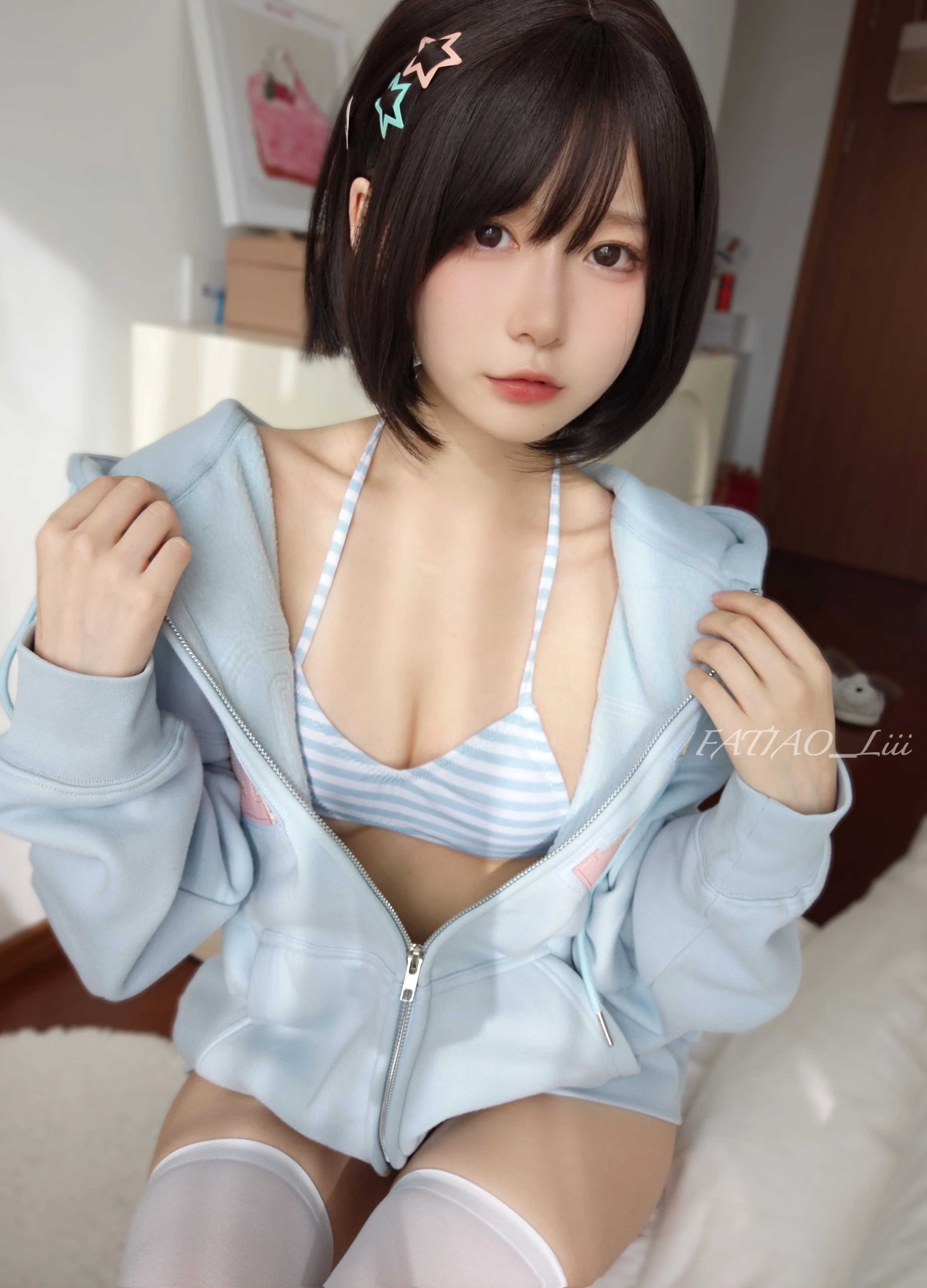 2022-12-03 青と白 [22P2V-75MB