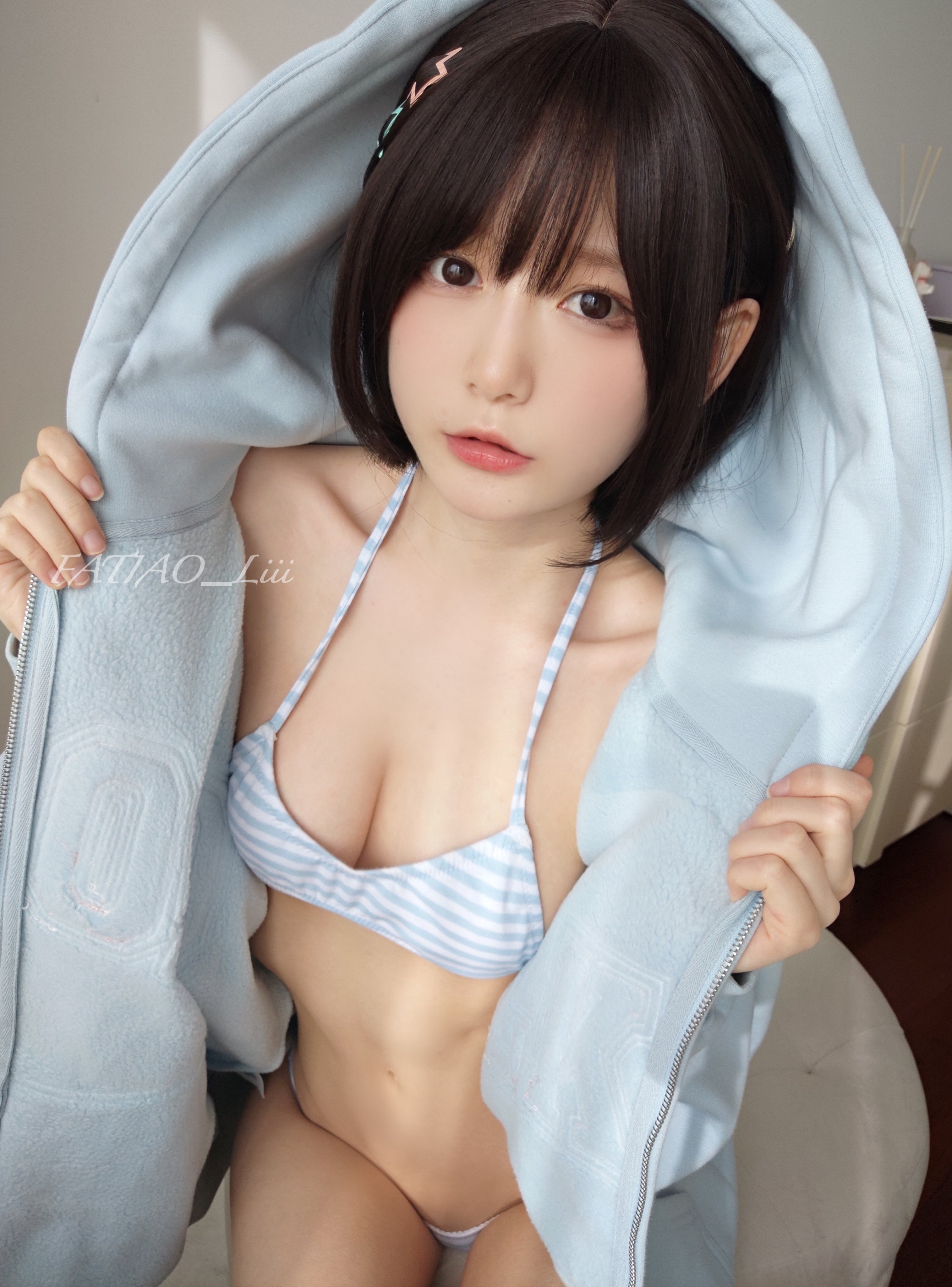 2022-12-03 青と白 [22P2V-75MB