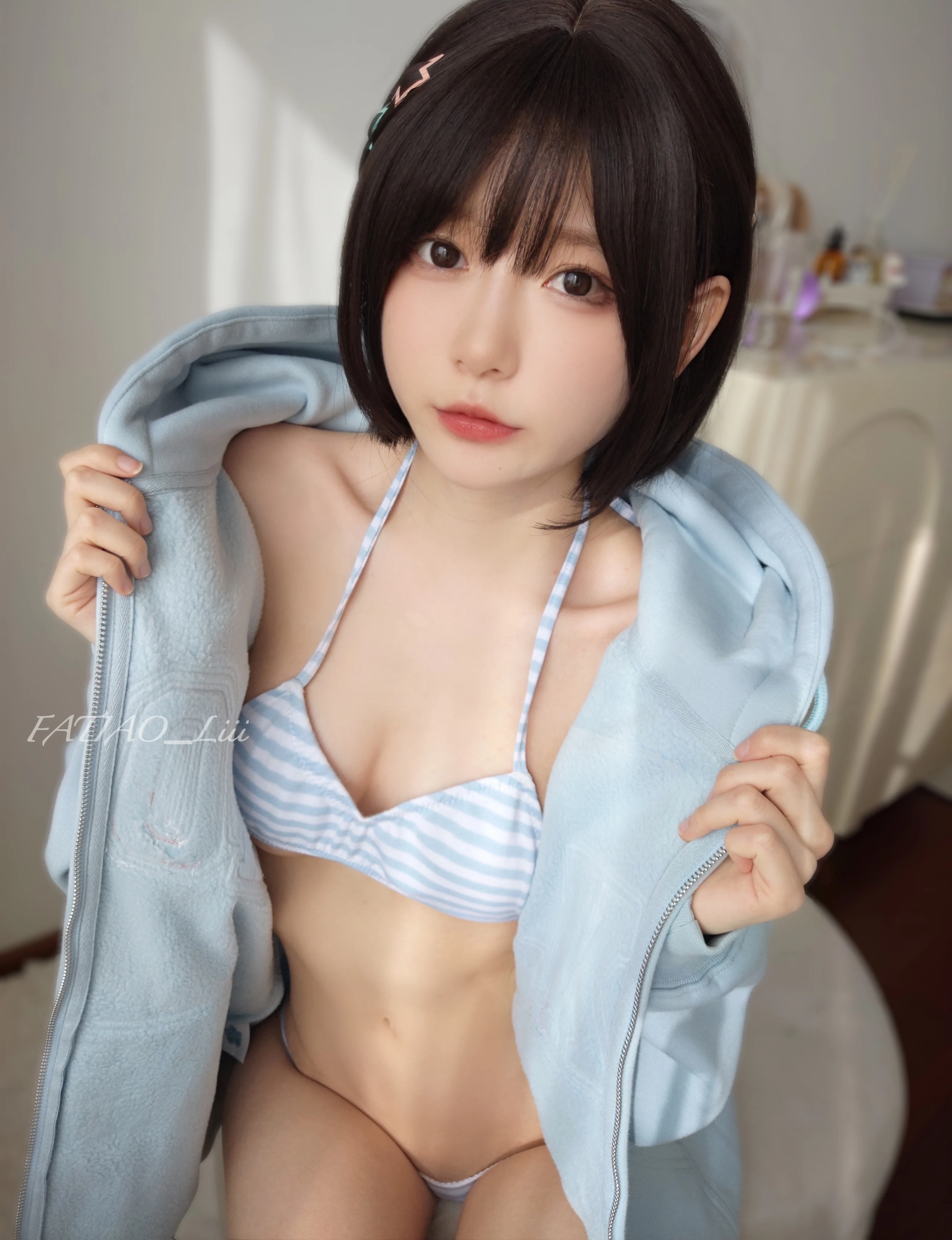 2022-12-03 青と白 [22P2V-75MB