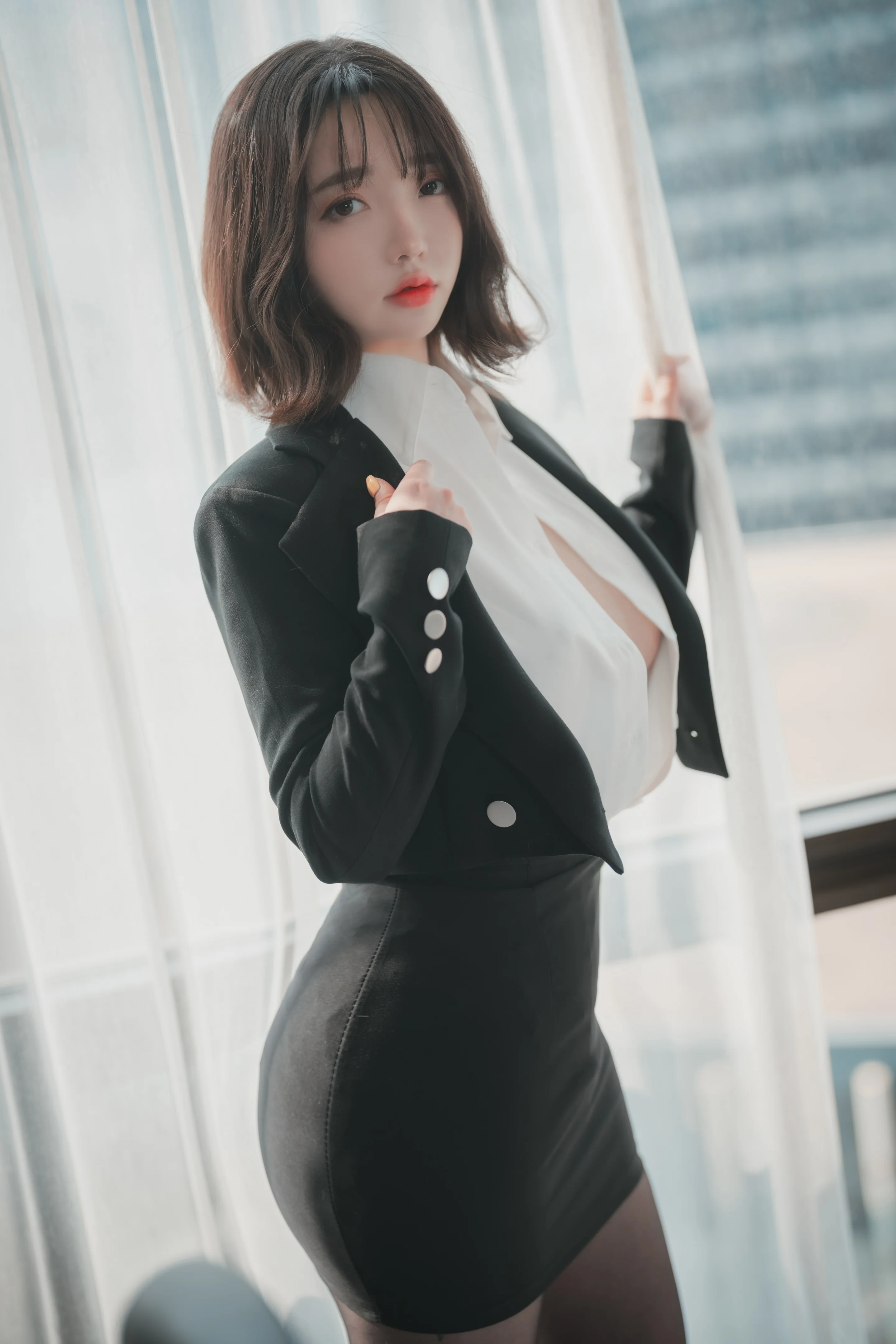 048