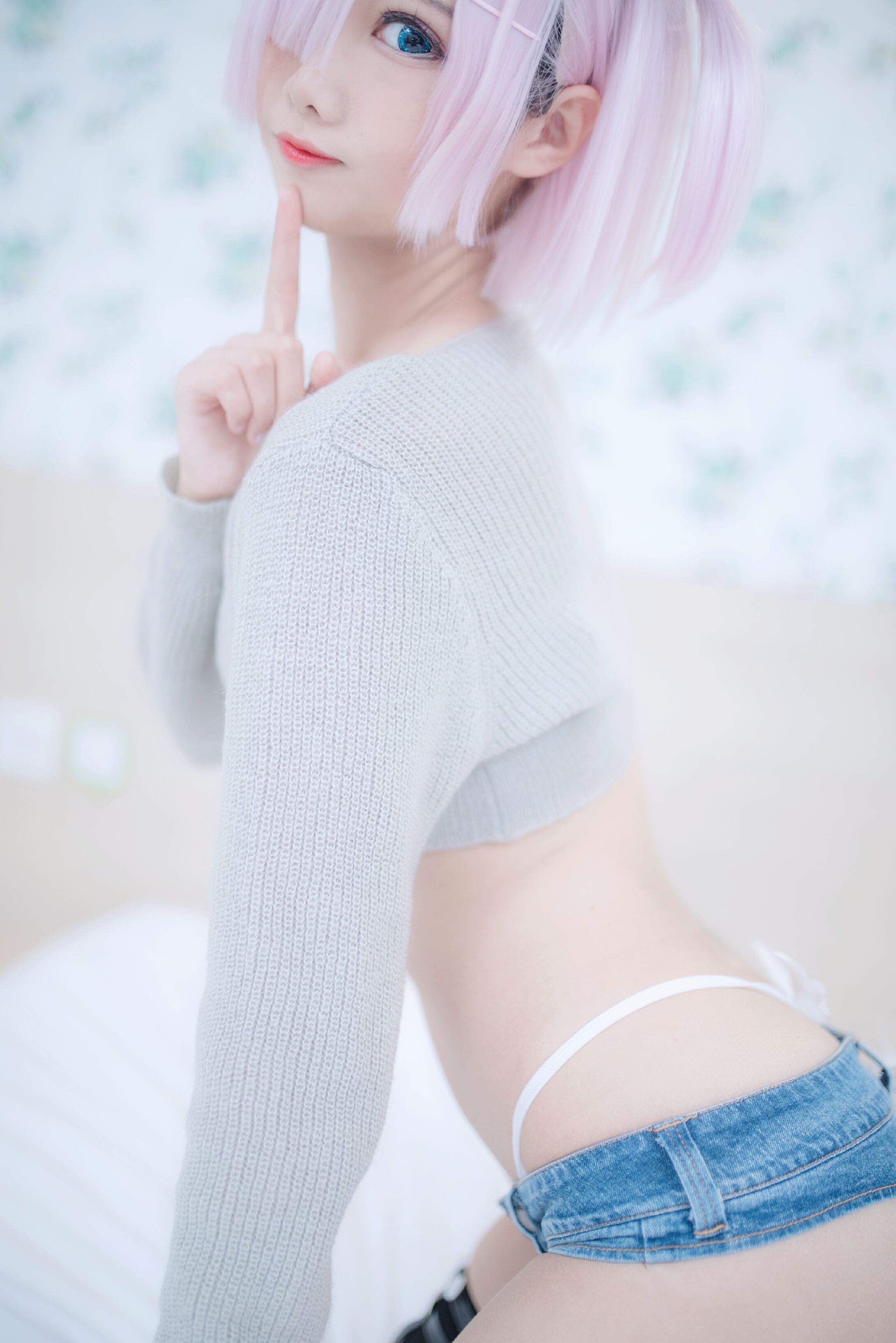 076