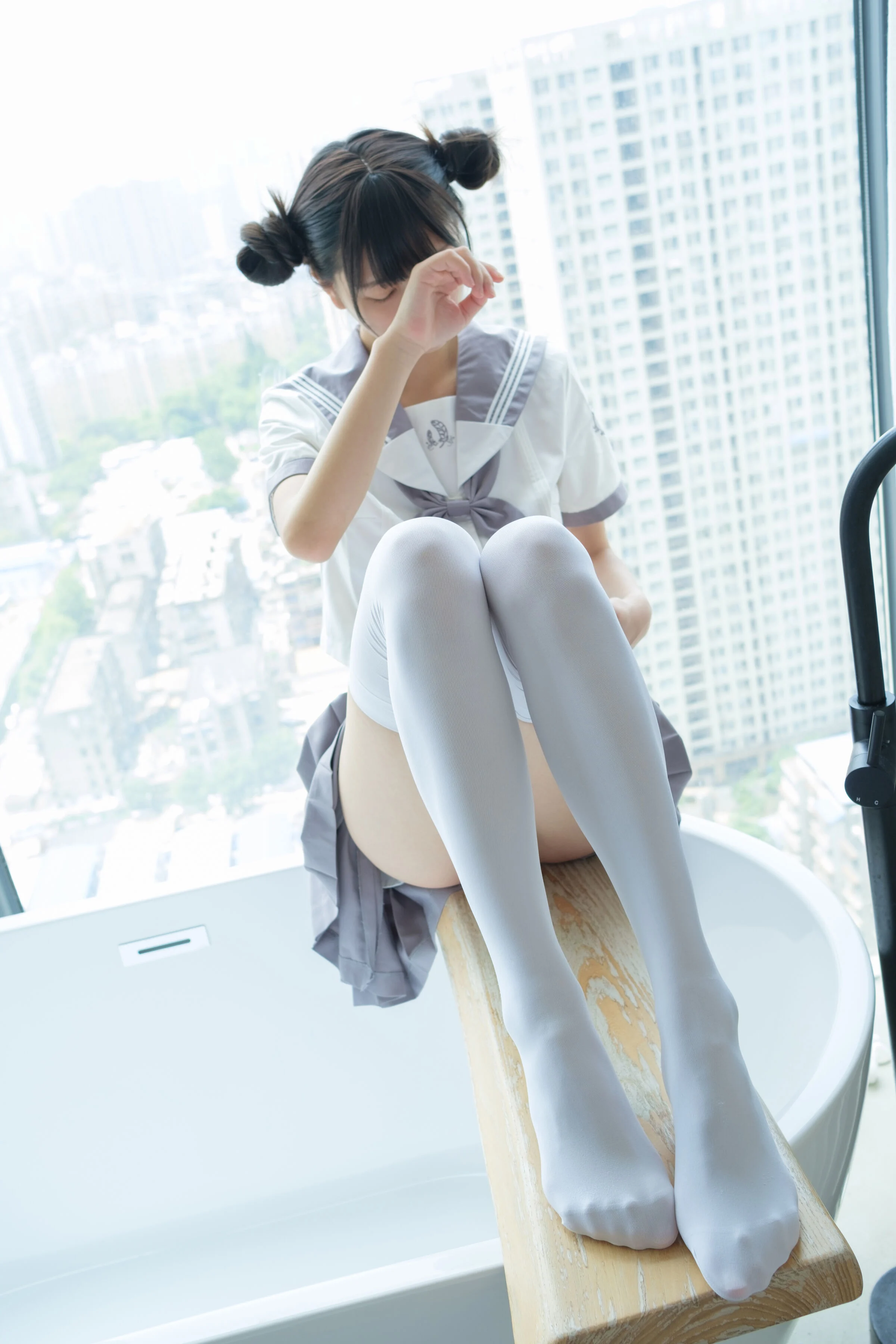 043