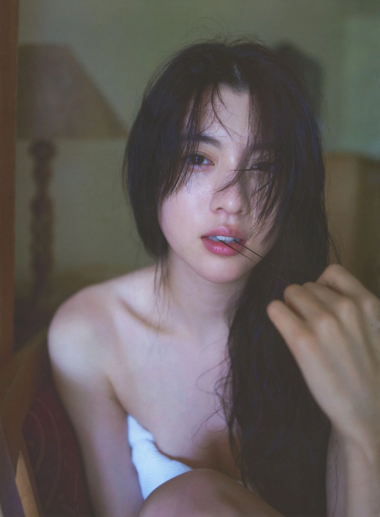 087P
