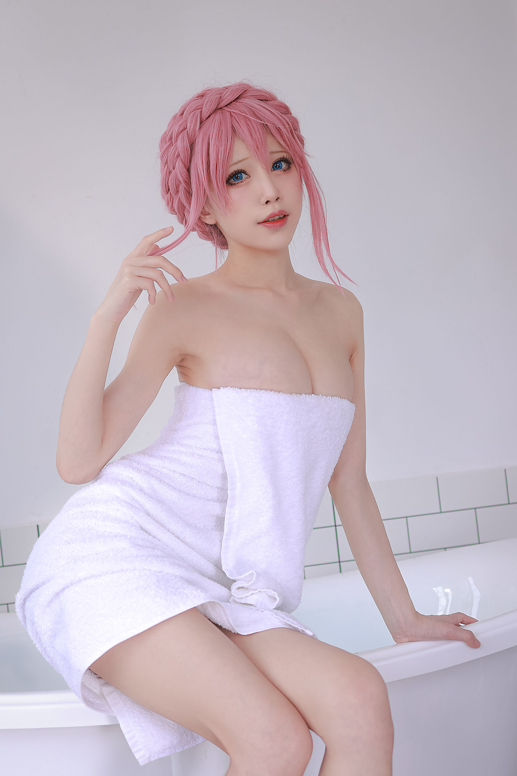 073