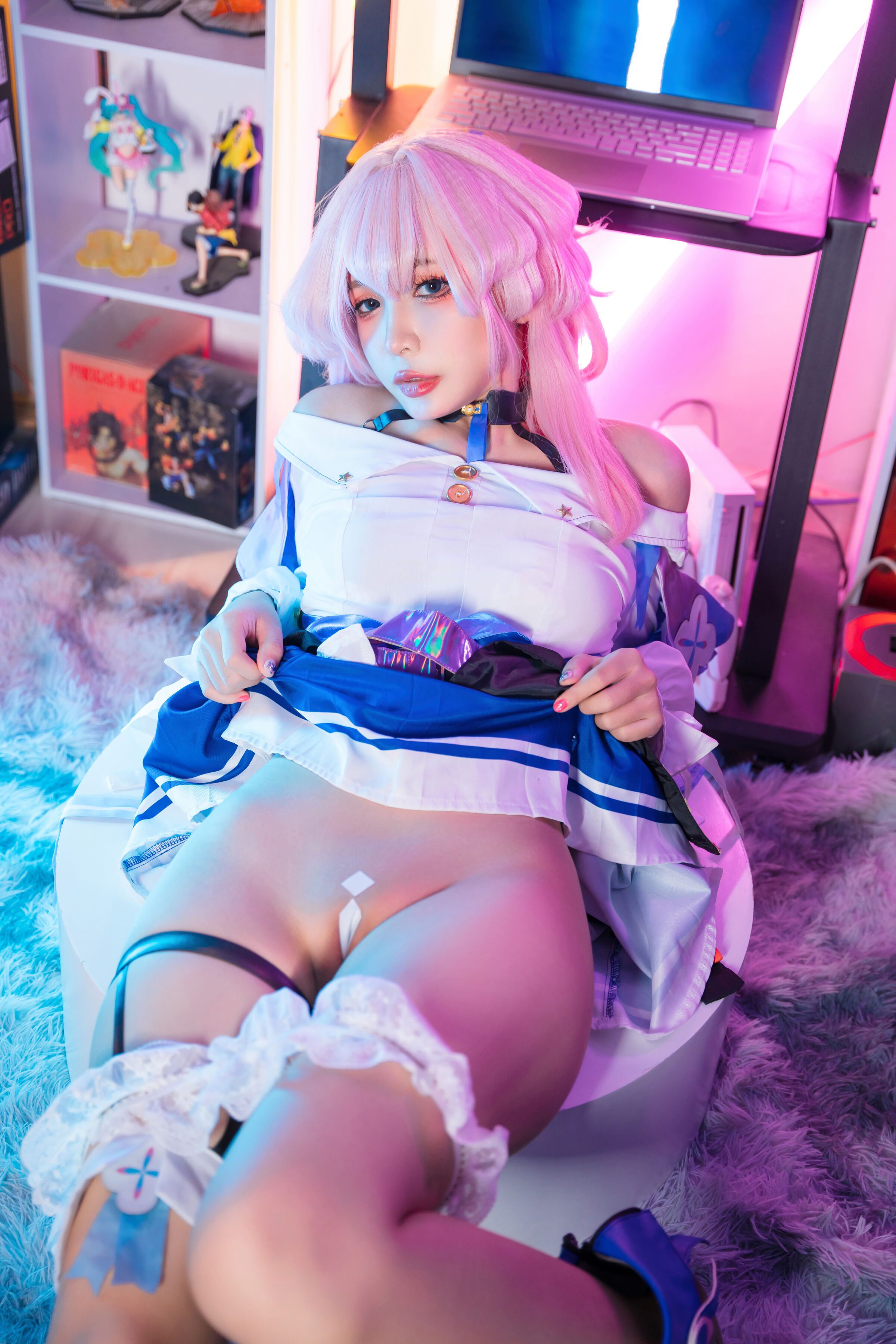 045