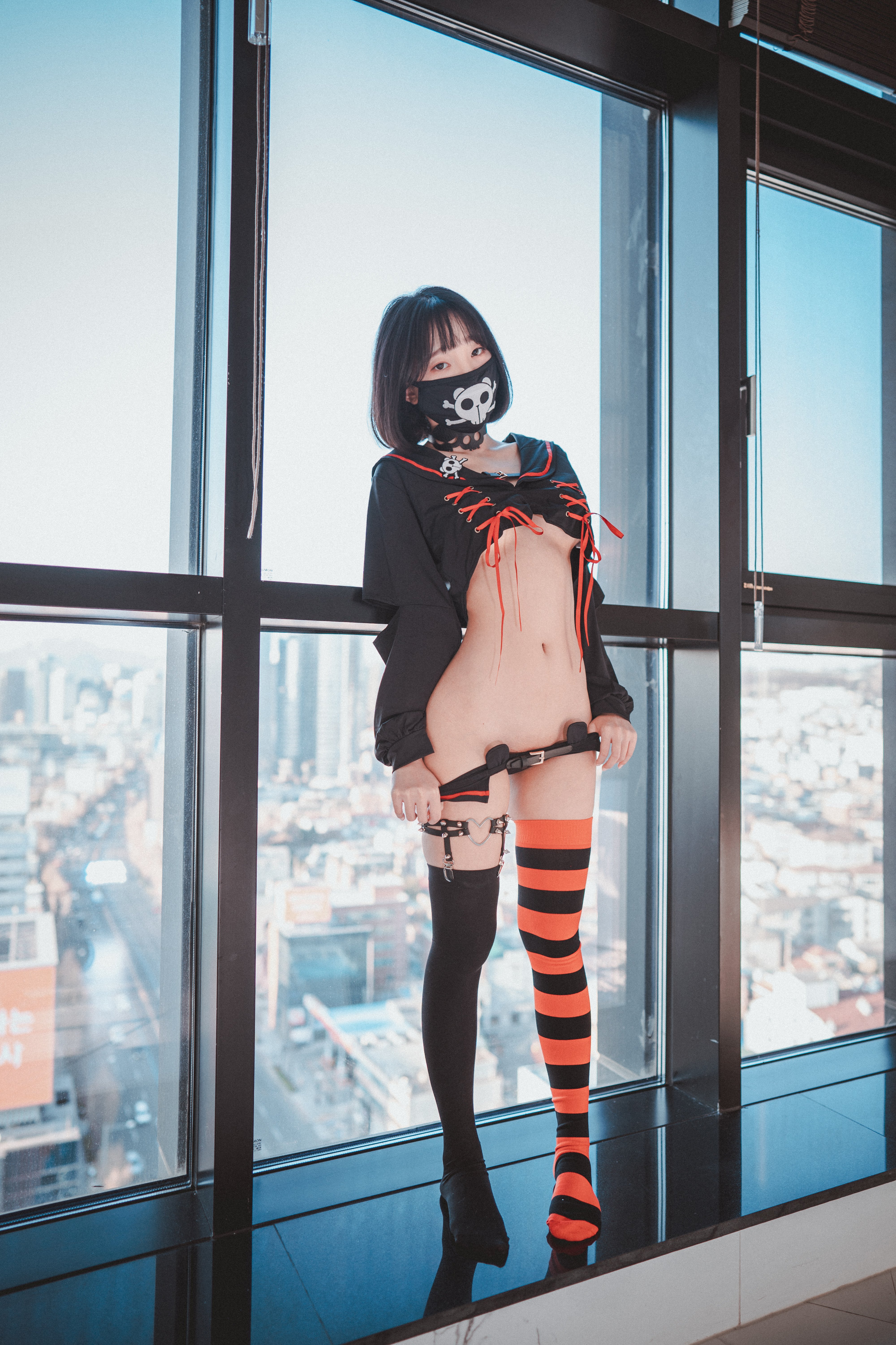 Kang-In-kyung-Masked-Pirate-02
