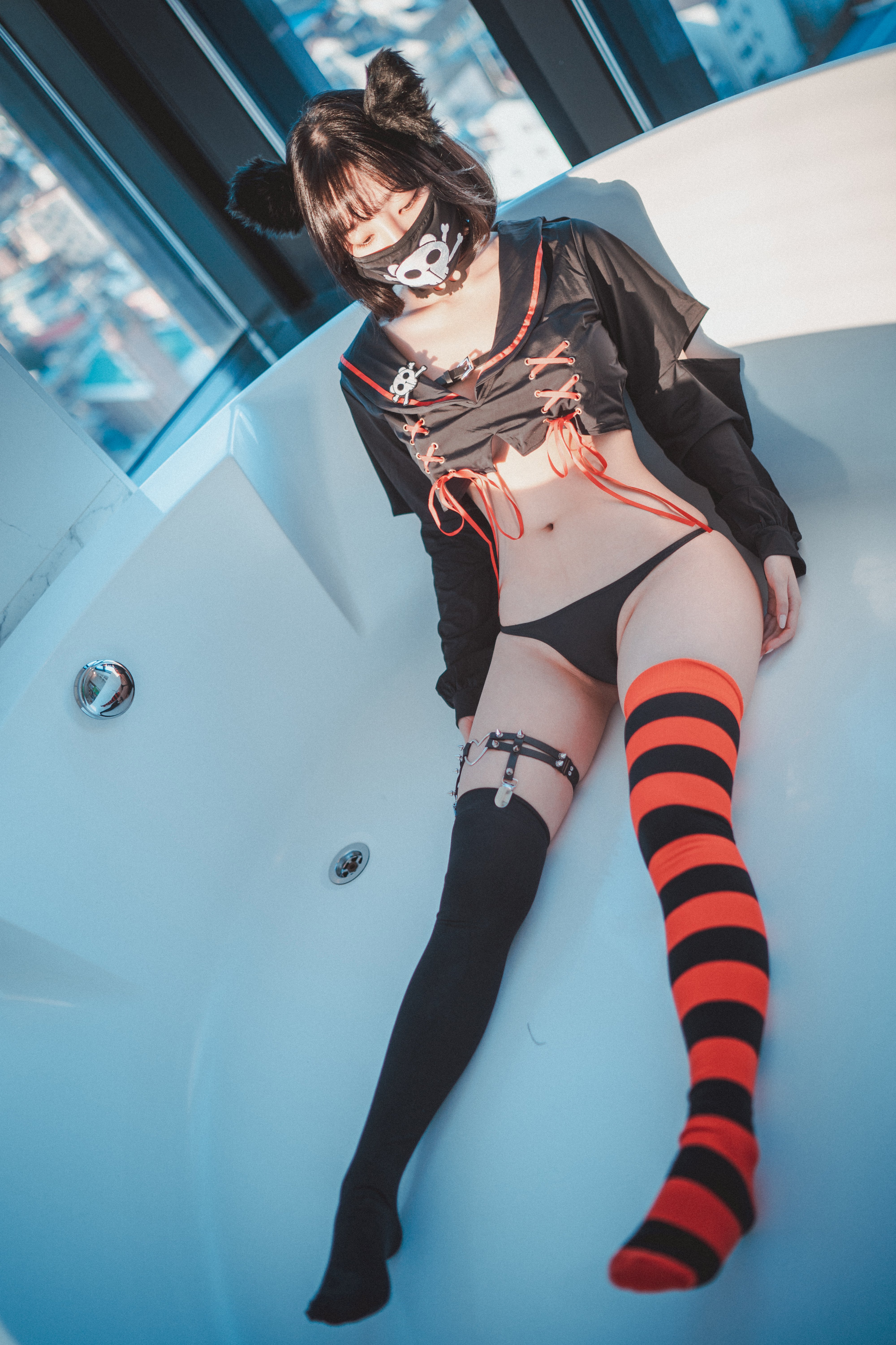 Kang-In-kyung-Masked-Pirate-17