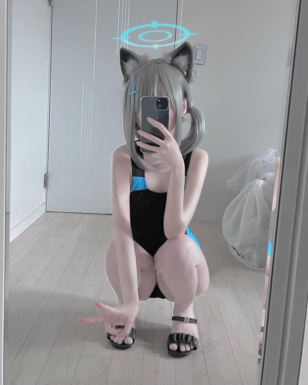 083